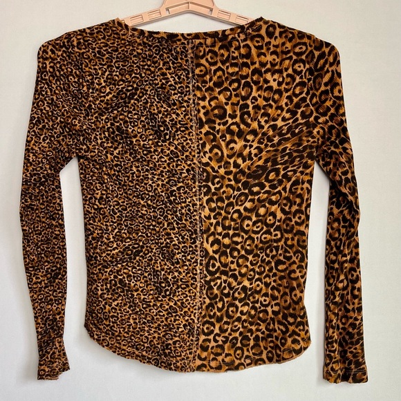 Pilcro Thermal Top Sz S Leopard Print Raw Seam Pullover LS Split Neck EUC - Picture 3 of 11